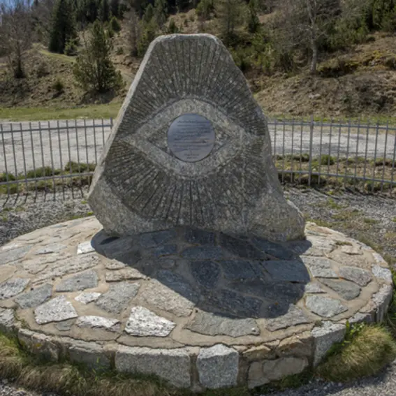 _col_dares_monument_retirada