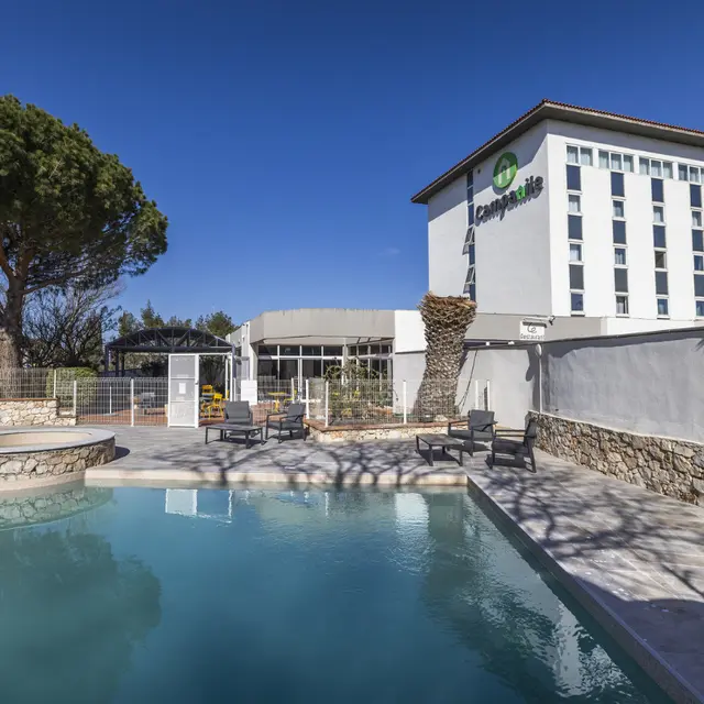 Rivesaltes_hotel Campanile_extérieur