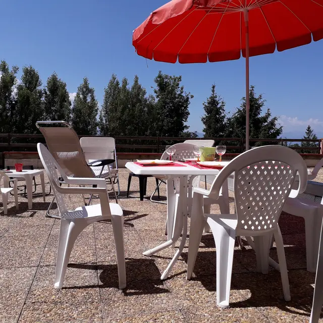 1_Détente_Terrasse au soleil_Font-Romeu_changer-altitude_20180725_120609
