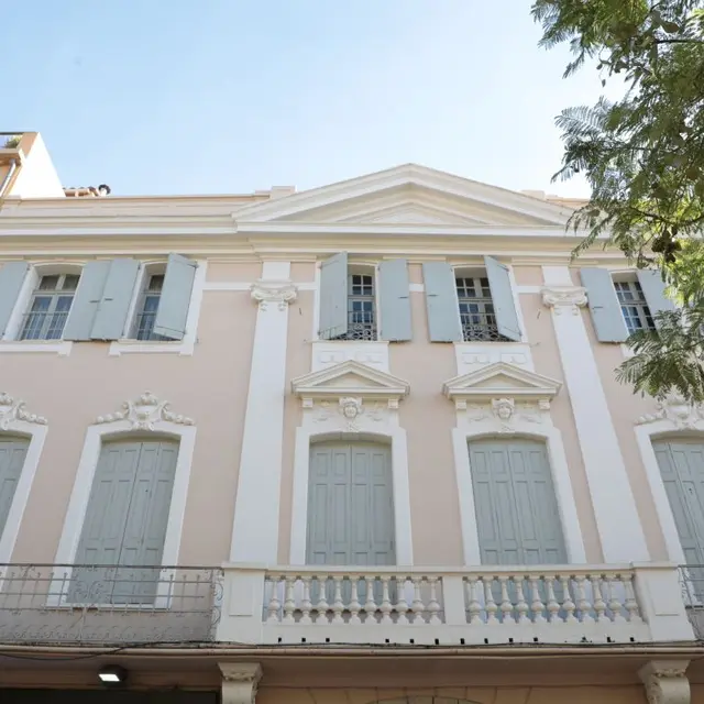 10- Fenêtres et balcons, dedans et dehors