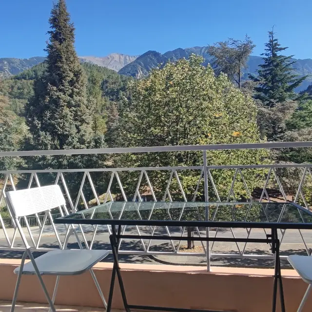 Terrasse avec vue sur le Canigó