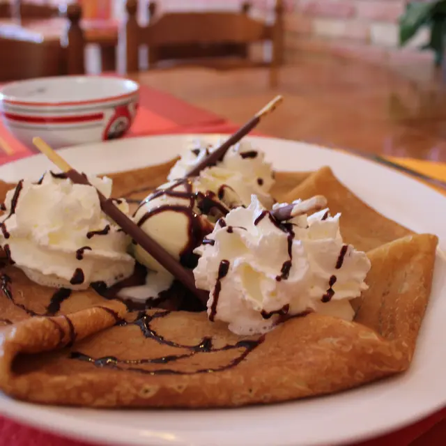 Aspres Thuir Creperie plat