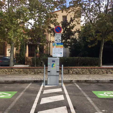 BORNE DE RECHARGE VEHICULE ELECTRIQUE - CERET