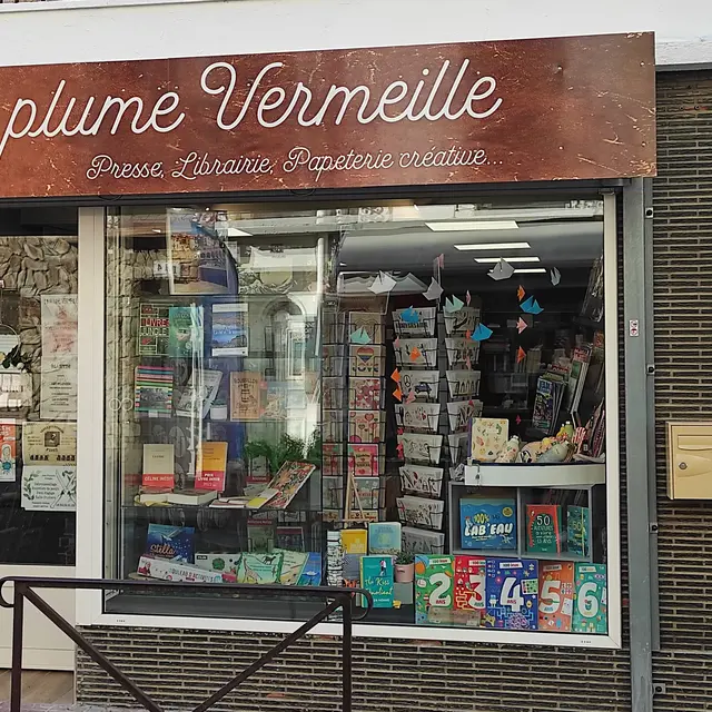 FACADE LA PLUME VERMEILLE