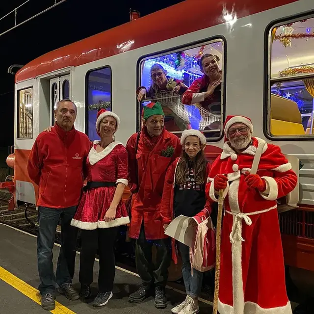Rivesaltes_Train rouge spécial Noël 2023
