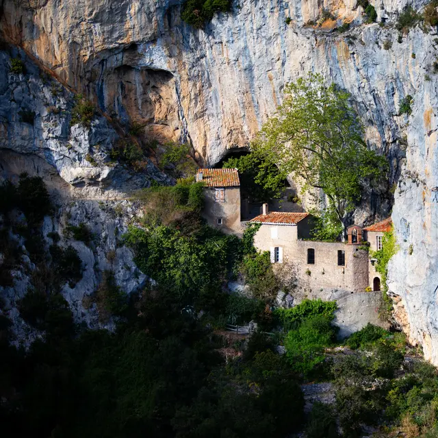 GARNEMENTS_St-Paul_Ermitage-de-Galamus