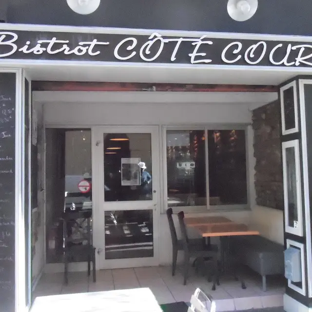 Le-Bistrot-Cote-Cour 1