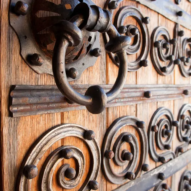 PALAU- porte de l'église