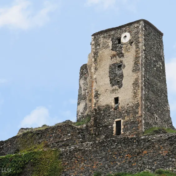 le_vivier_tour_et_vestiges_du_chateau_2