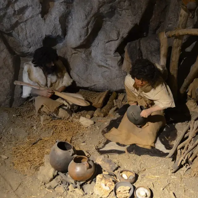 reconstitution_grotte_la_caune_personnage_musee_de_belesta_web