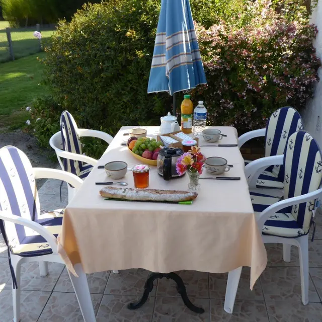 201261 - petit dejeuner au soleil