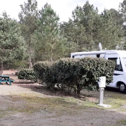 Aire CAMPING-CAR PARK de Montfort-le-Gesnois, Les Sittelles