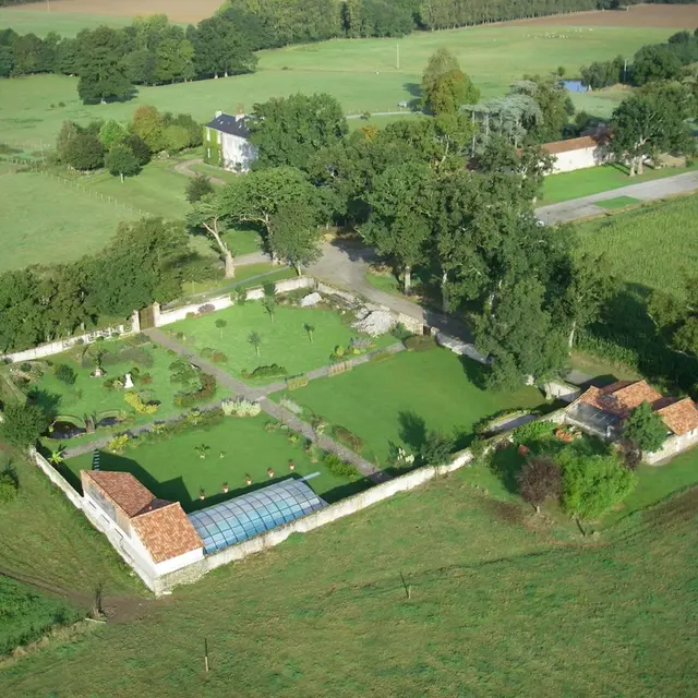 Domaine de l'Ecorce - Jardin Clos avec Piscine couverte