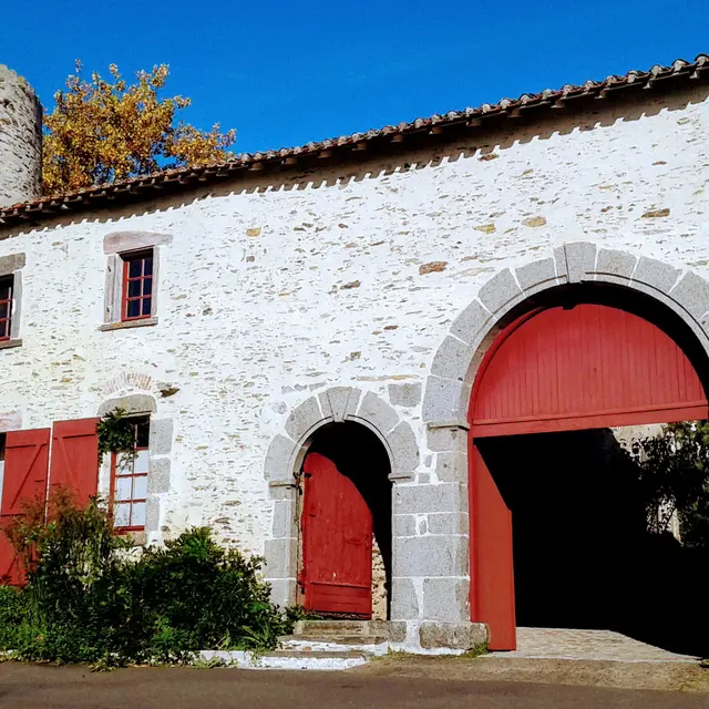 la tour des laudes : l'entrée