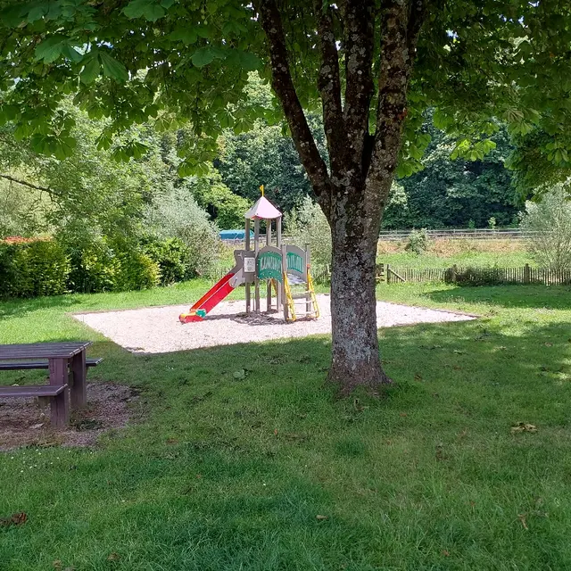 Aire de jeux et de pique-nique de la Jouanne à Montsûrs