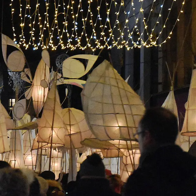 2025-11-01-la-parade-des-lanternes