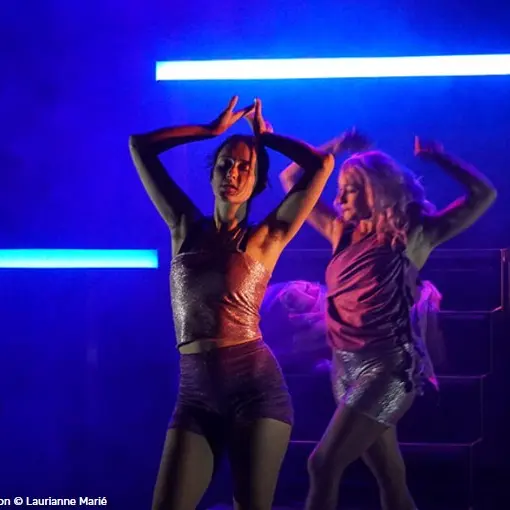 tout tient encore debout