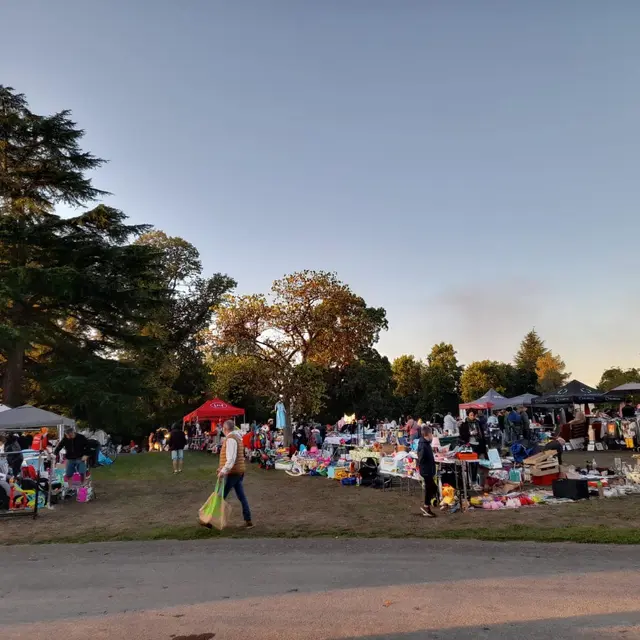 vide grenier aron