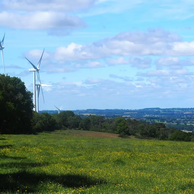 Eoliennes à Crennes-sur-Fraubée