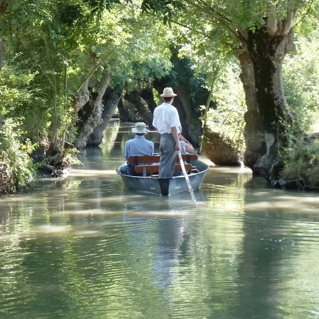 Embarcadere-de-l-abbaye-marais-poitevin-maillezais