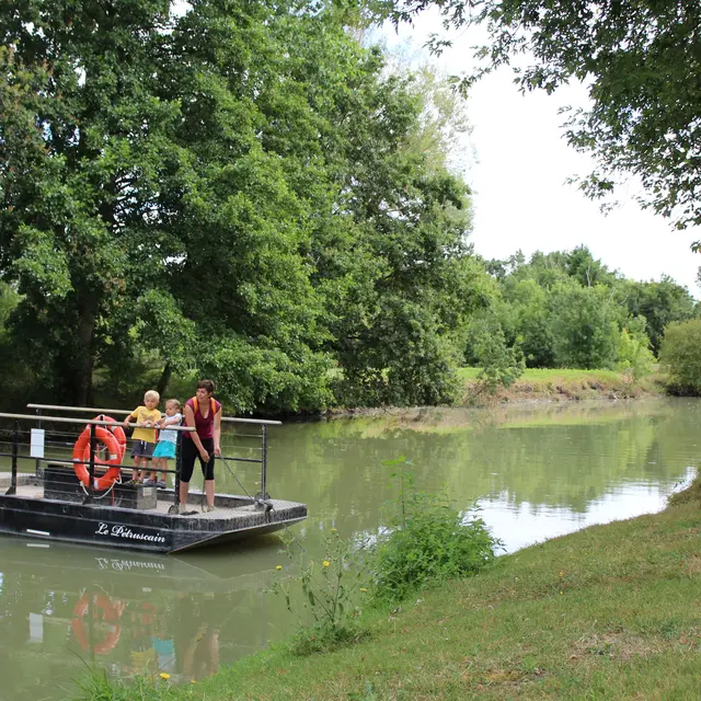 Sentier des bois blancs - bateau à chaîne