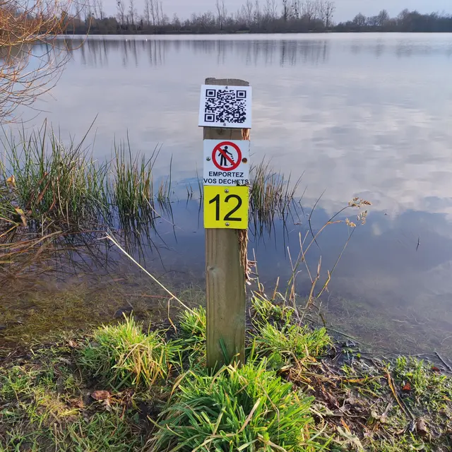 Poste numéroté et reservé à la pêche de la carpe en batterie