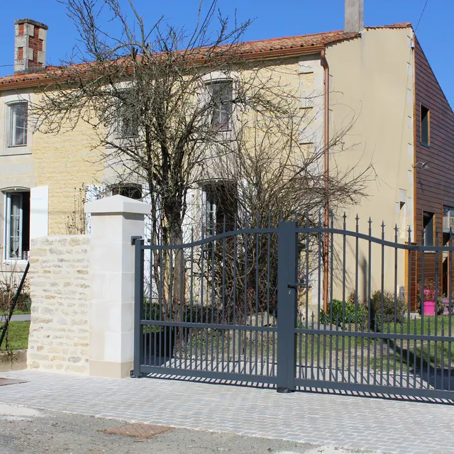 Façade vue de la rue
