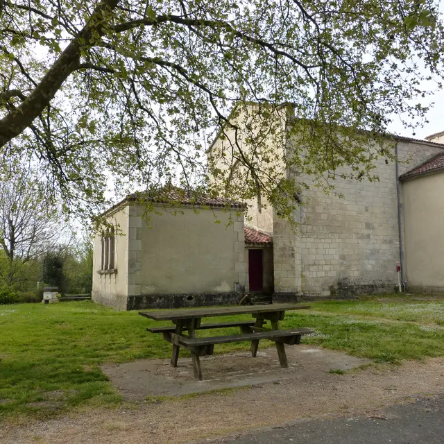Place de l'église Xanton-Chassenon