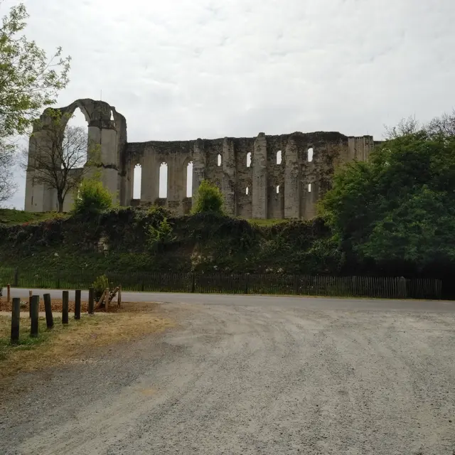 Aire de pique-nique à côté de l'abbaye