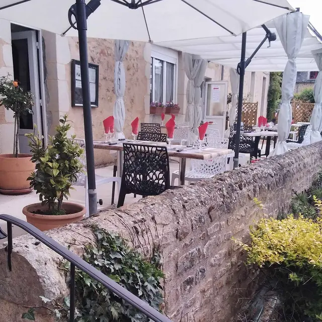 Terrasse-La-Place-Chevillé