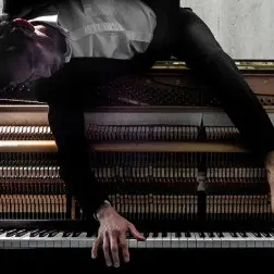 des pieds et des mains