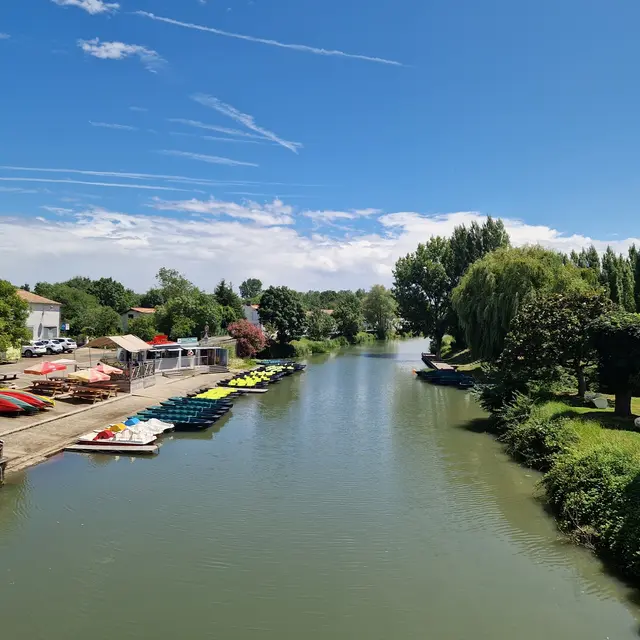 embarcadere-la-grenouille-bleue-damvix-marais-poitevin-vendee-85-