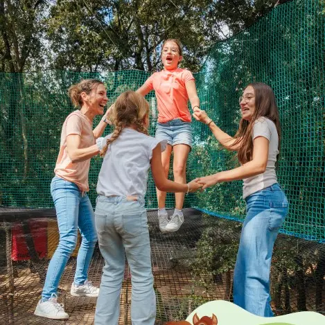 parc-jeux-beliere-loisirs-bourgenay-filet-dans-arbres