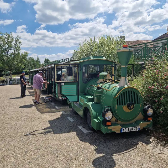 petit-train-touristique-marais-poitevin-damvix-vendee-85- (1)
