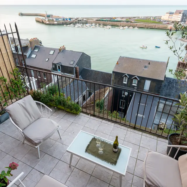 Terrasse vue port et mer