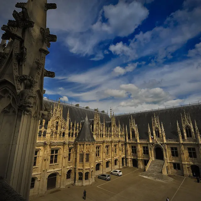 Palais de justice cour