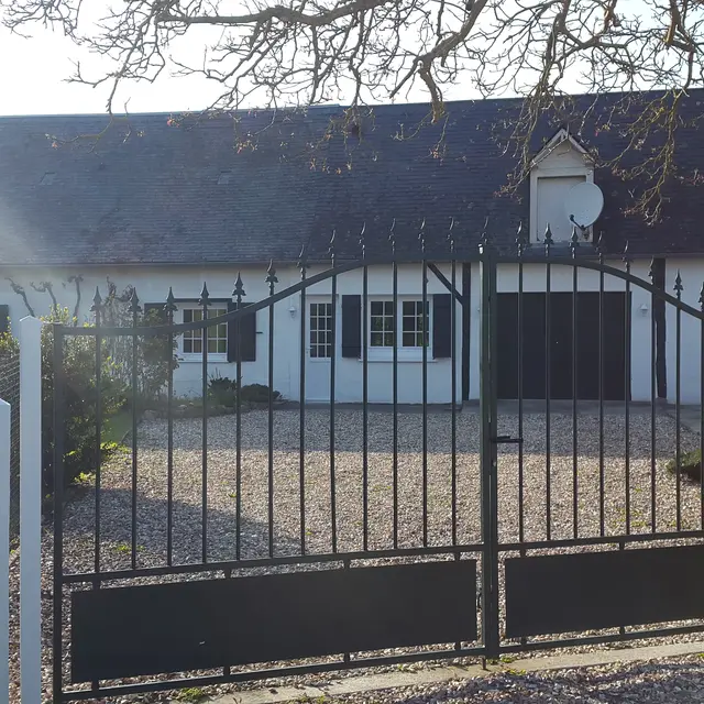 Gîte de la Roseraie avec son jardin clos