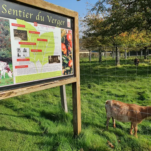 Panneau explicatif au verger