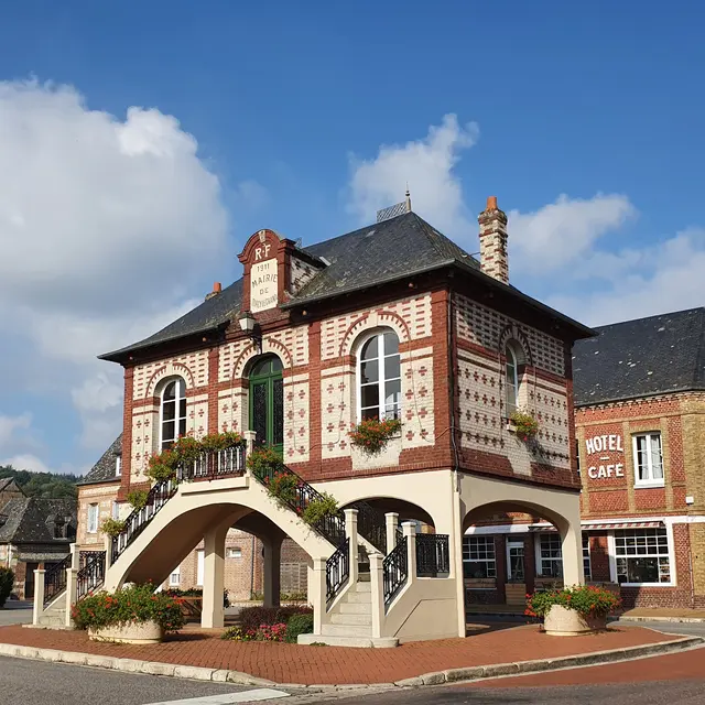 Ancienne mairie sur la place