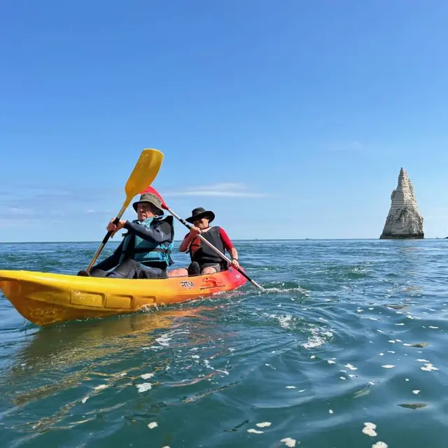 Découverte des arches et de l'aiguille d'Étretat en kayak