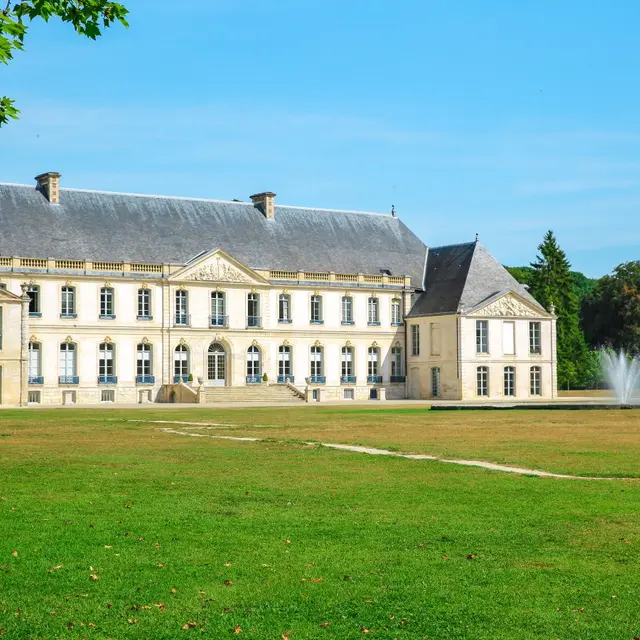 Abbaye du Valasse vue extérieur fontaine Caux Seine Normandie Tourisme ©SMA76-M (6)