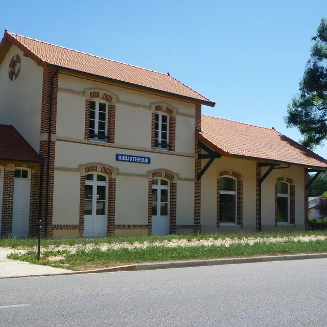 Ancienne Gare du Tortillard aujourd'hui Bibliothèque