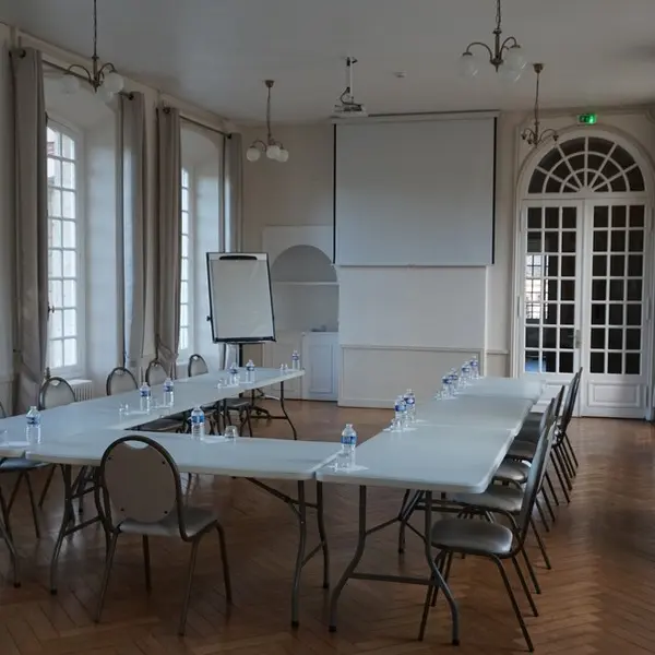 Bois-Himont_Salle-séminaire©Arcaux