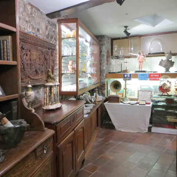 COMMERCE-Brocante-Doudeville-800x600--1-