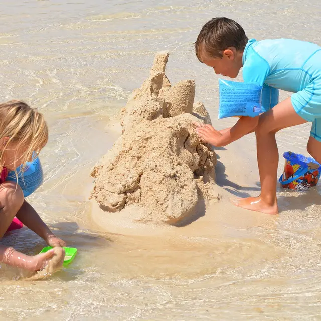 Chateau_de_sable_enfants