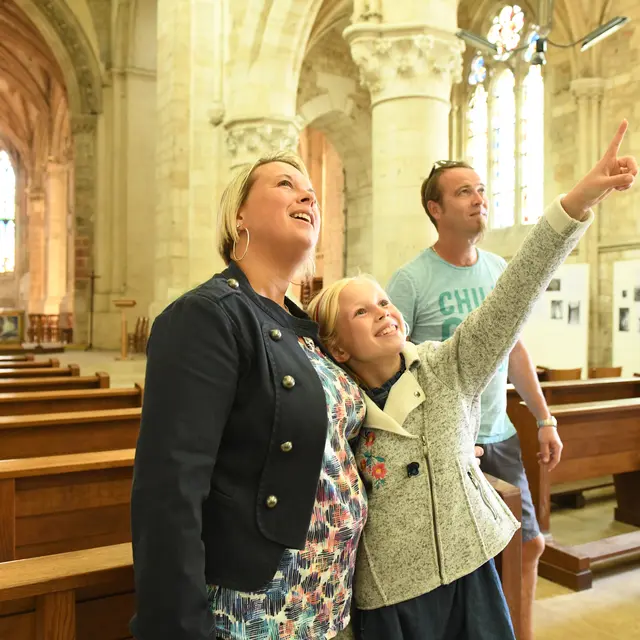Visite de la Collégiale d'Auffay en famille