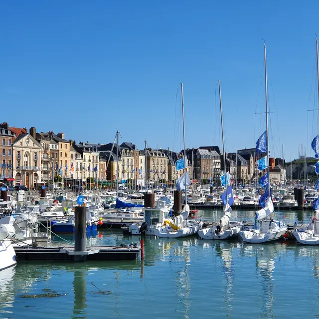 DVAH 5 CITE MARITIME légende vue sur le port