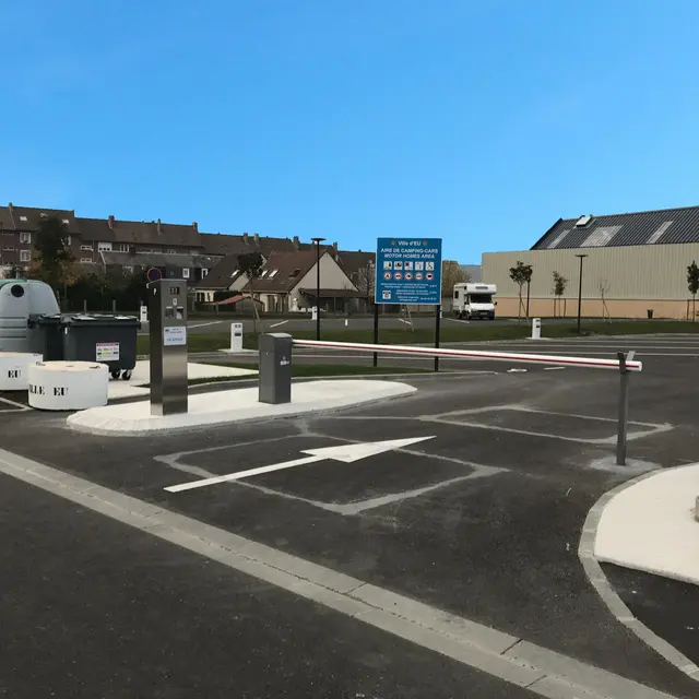 Eu-Aire-de-Camping-cars-Entree-MB-2019-C-RODIER