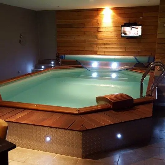 Eu_Le--clos-Jeanne-d-arc_Piscine-nuit@Mme-ADAM_2021