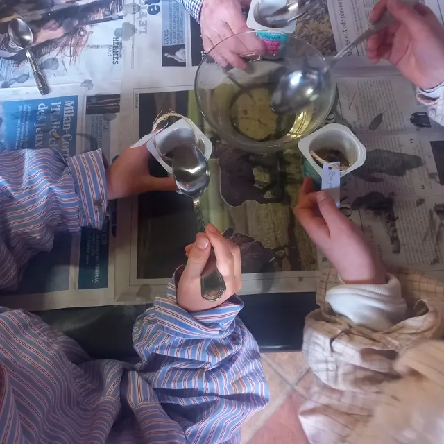 Fabrique des boules de graines